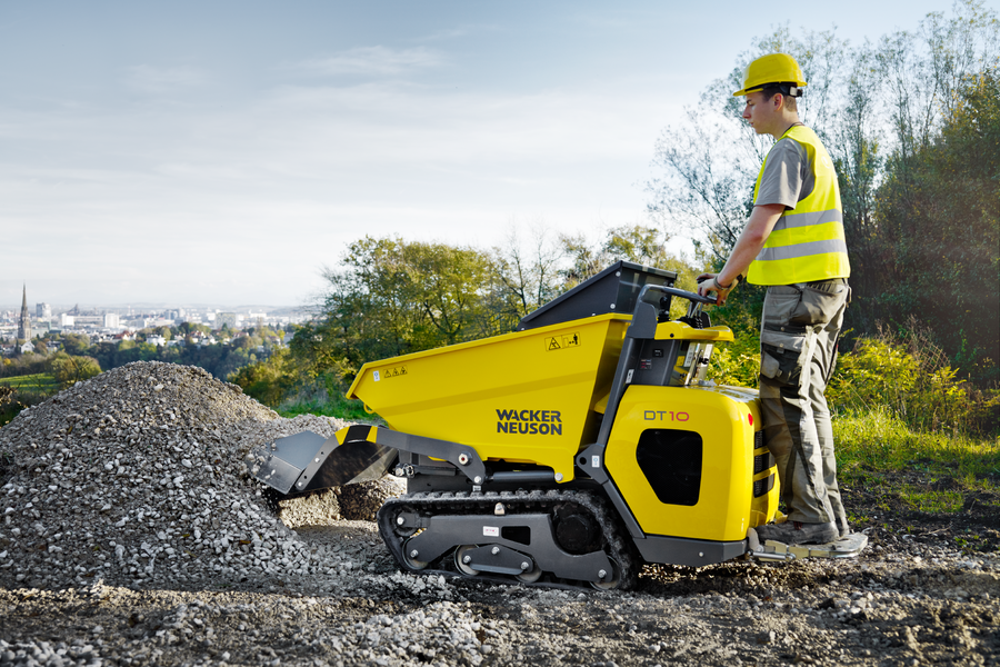 DT10 when filling the skip with the help of the self-loading device