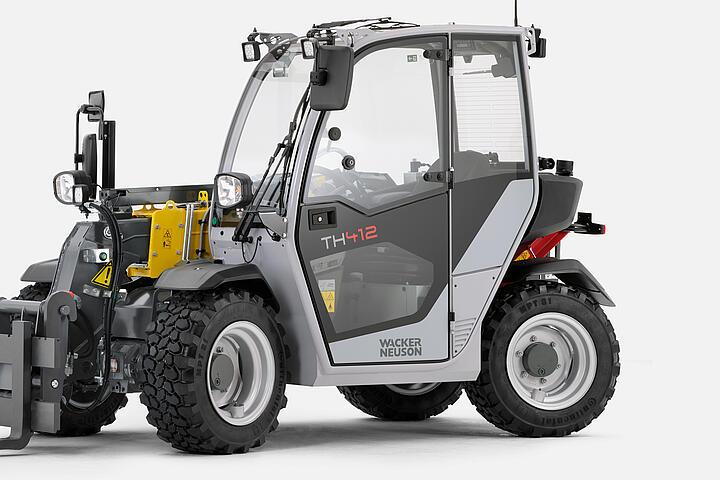 Wacker Neuson telehandler TH412e, Entry and exit