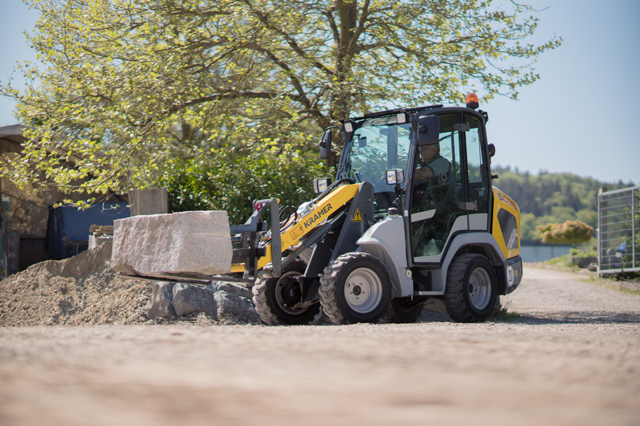 The compact 5035 while transporting stones.