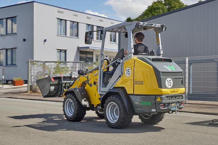 Колесный погрузчик Wacker Neuson WL28e с низким уровнем выбросов, применение