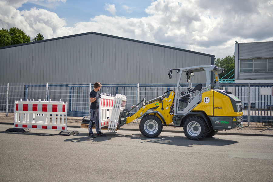 Wacker Neuson wheel loader WL28e with overhead guard in application