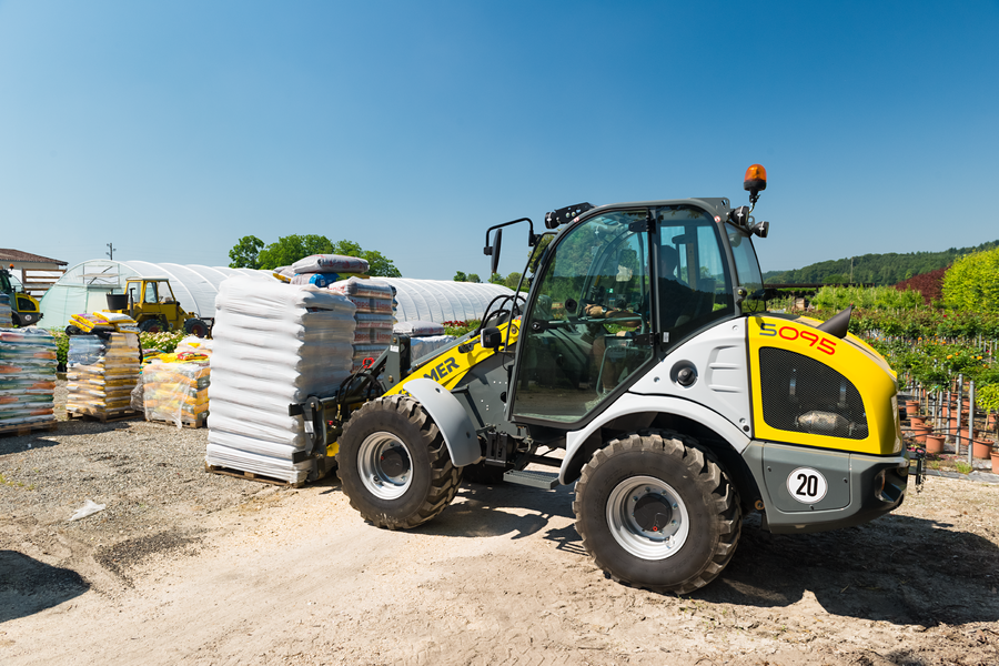 The Kramer wheel loader 5095 while transporting.