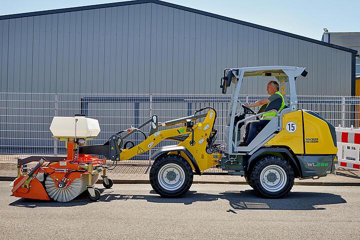 Wacker Neuson wheel loader WL28e low front carriage, application