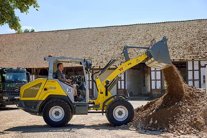 Wacker Neuson wheel loader WL750 in application, kinematics in general