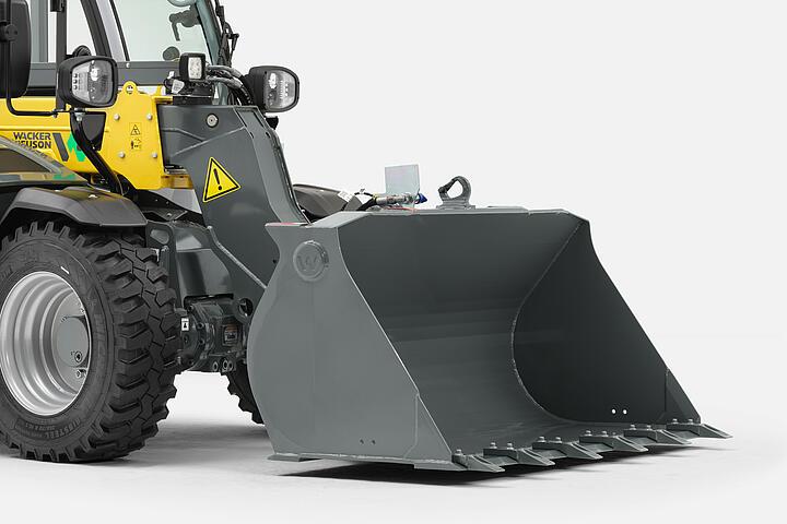 Телескопический погрузчик Wacker Neuson TH412e, эффективное использование навесного оборудования, студия