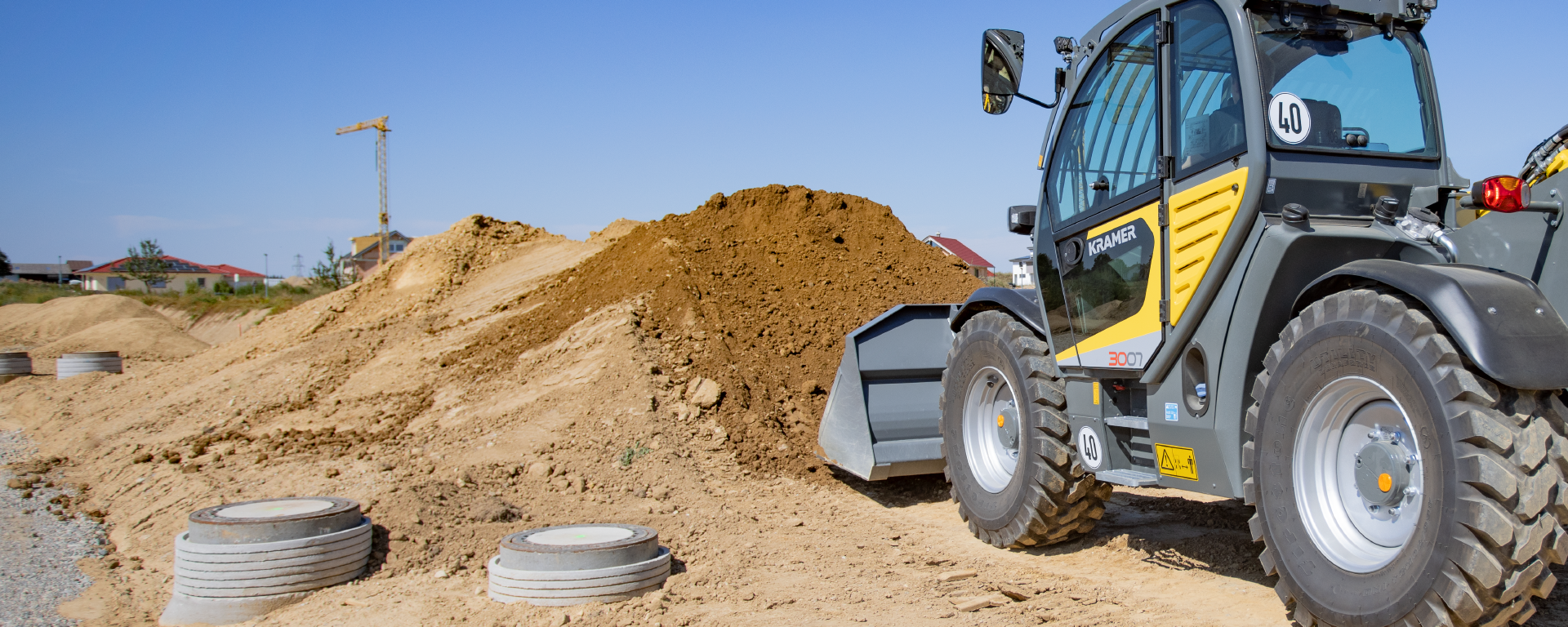 The Kramer telehandler 3007while working on a construction site.