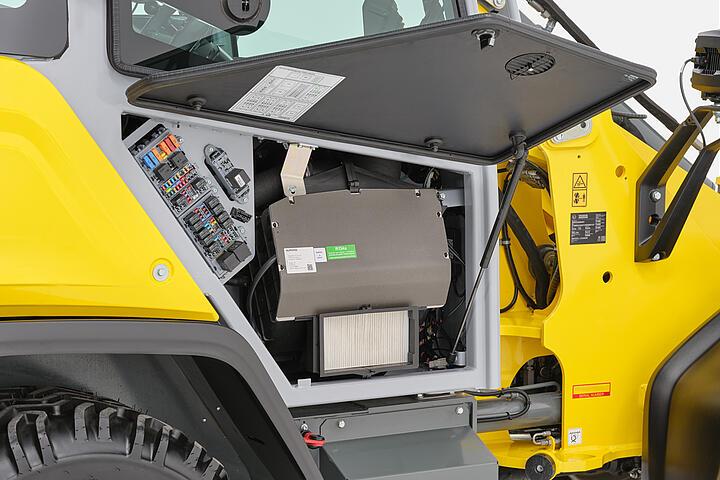 Wacker Neuson wheel loader WL750, WL950, WL1150 service flap on the right, studio