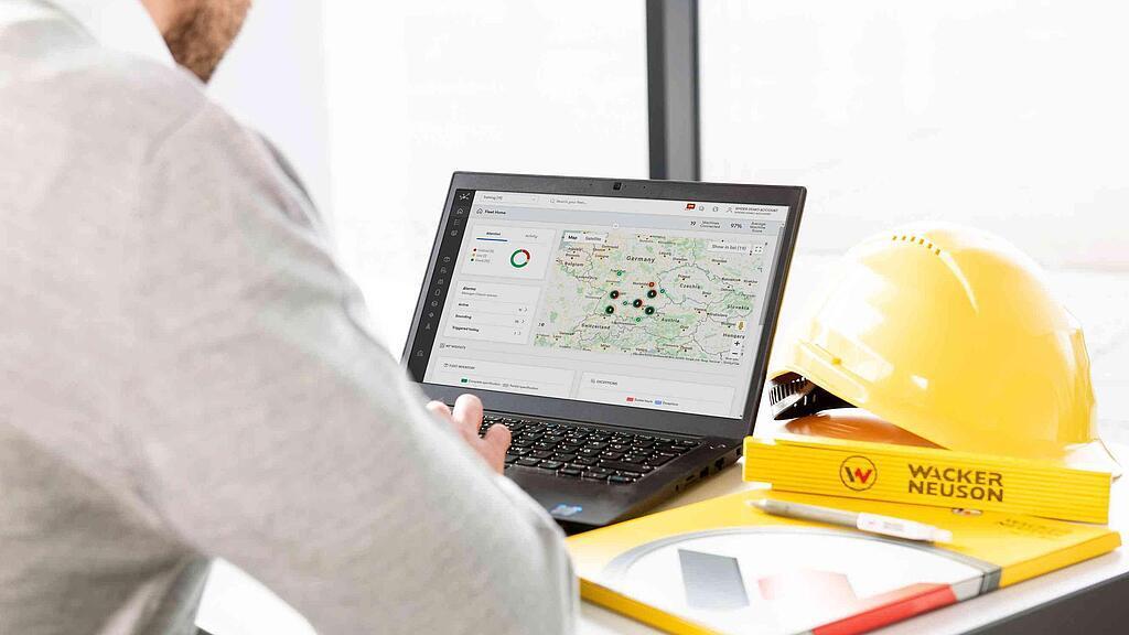 Wacker Neuson employee operating telematics software EquipCare.