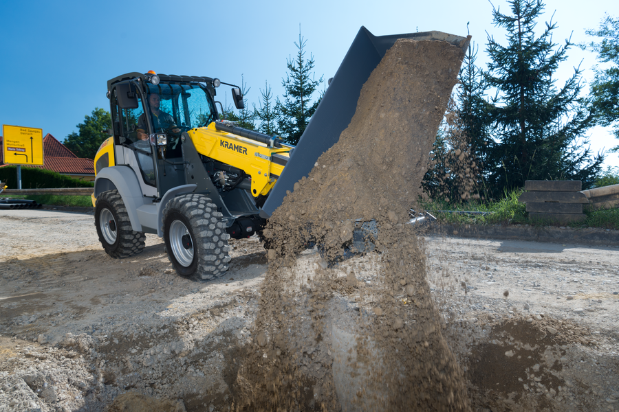 The Kramer telescopic wheel loader 5065T while loading soil.