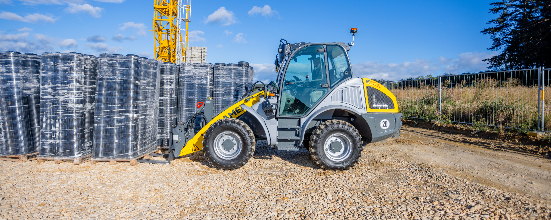 The Kramer wheel loader 8105 while loading a pallet.