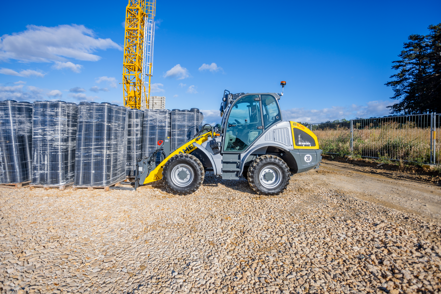 The Kramer wheel loader 8105 while loading a pallet.