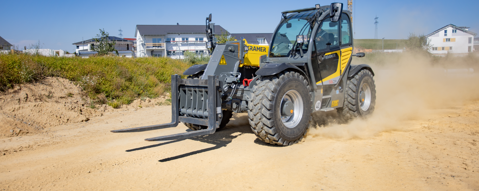 The Kramer telehandler 5509 while working on a construction site.