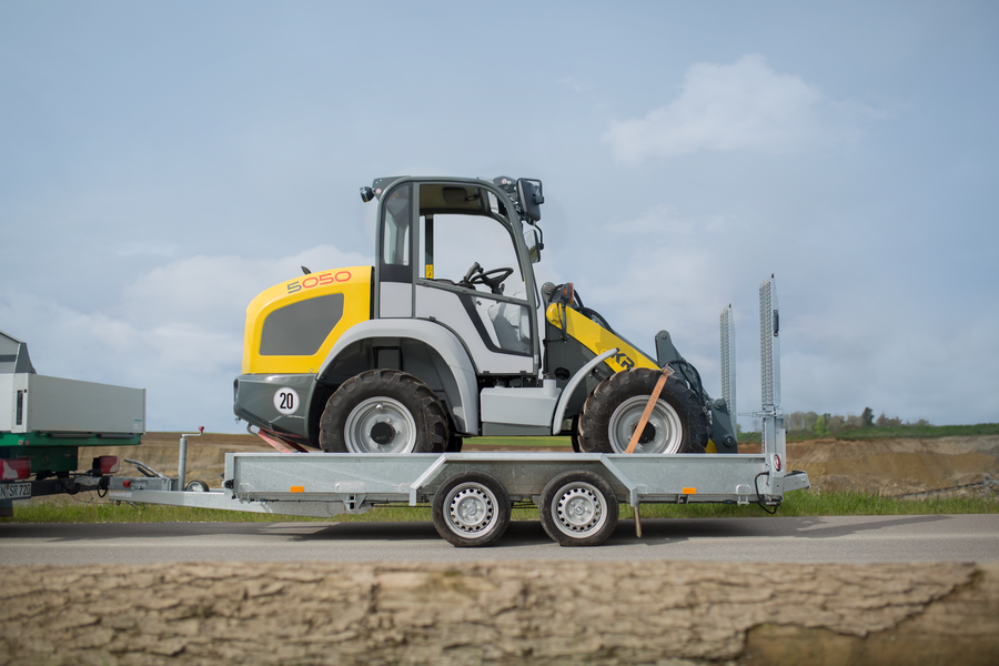 The Kramer wheel loader 5050 while being transported on a trailer.