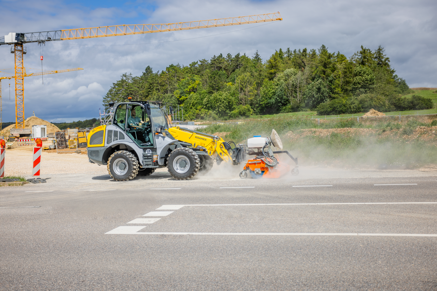 The Kramer telescopic wheel loader while cleaning the road.