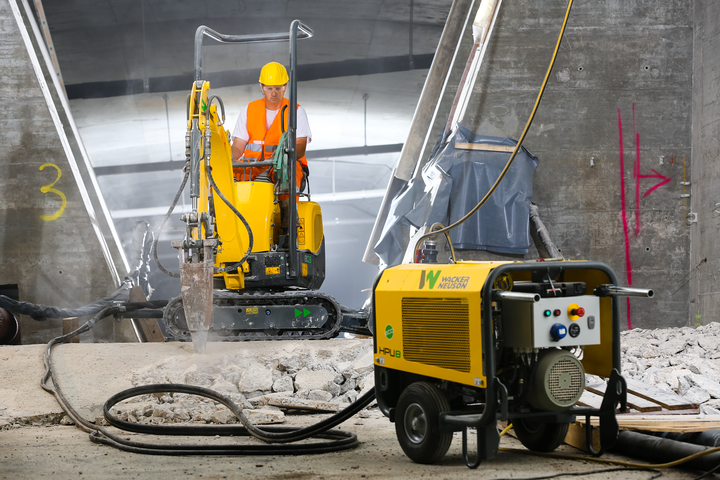 803 dualpower in use during demolition work using a hydraulic hammer