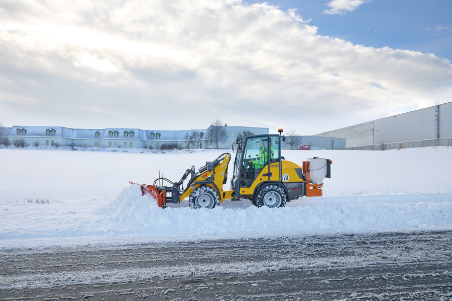 Wacker Neuson wheel loader WL250 in winter use