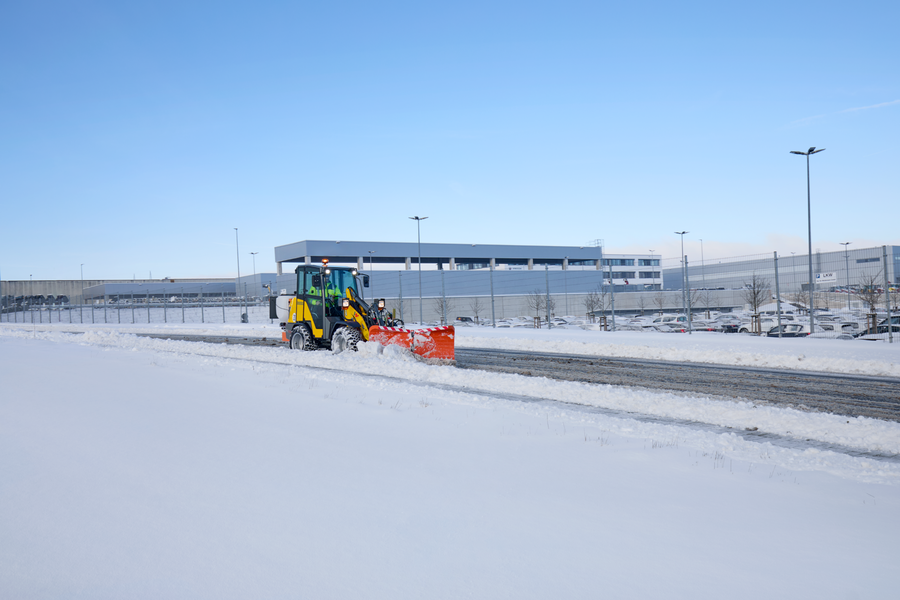 Wacker Neuson wheel loader WL250 in winter use