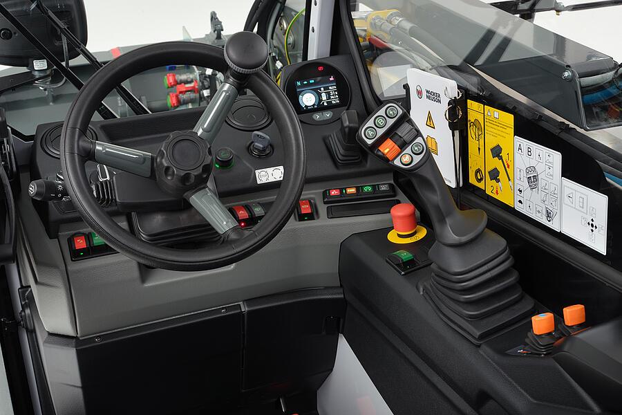 Телескопические погрузчики TH412e