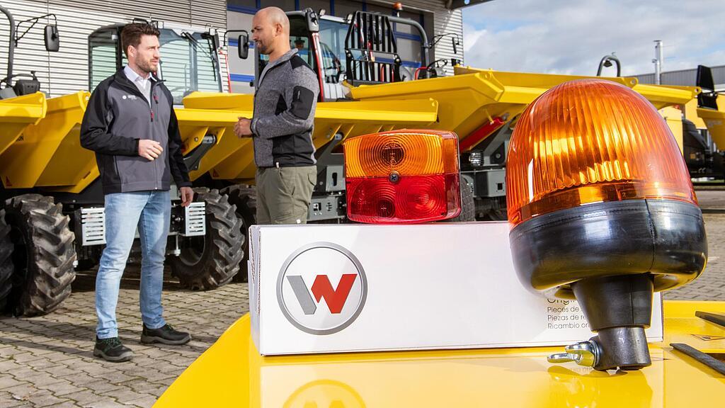 Wacker Neuson lights and other accessories on construction machine.