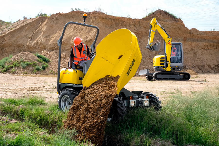 EZ53 and whell dumper 1601 in action