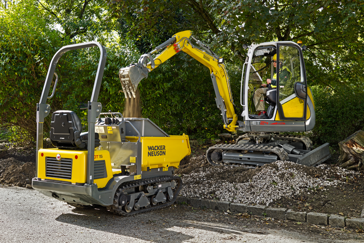 Track Dumper DT15 ET24 dredges earth for removal into the DT15