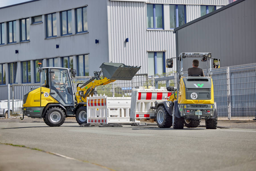 Wacker Neuson wheel loader WL28e with overhead guard in application