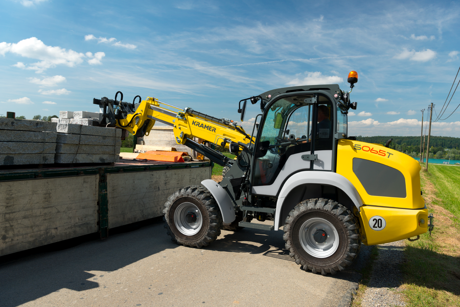 The Kramer telescopic wheel loader 5065T while loading stones.