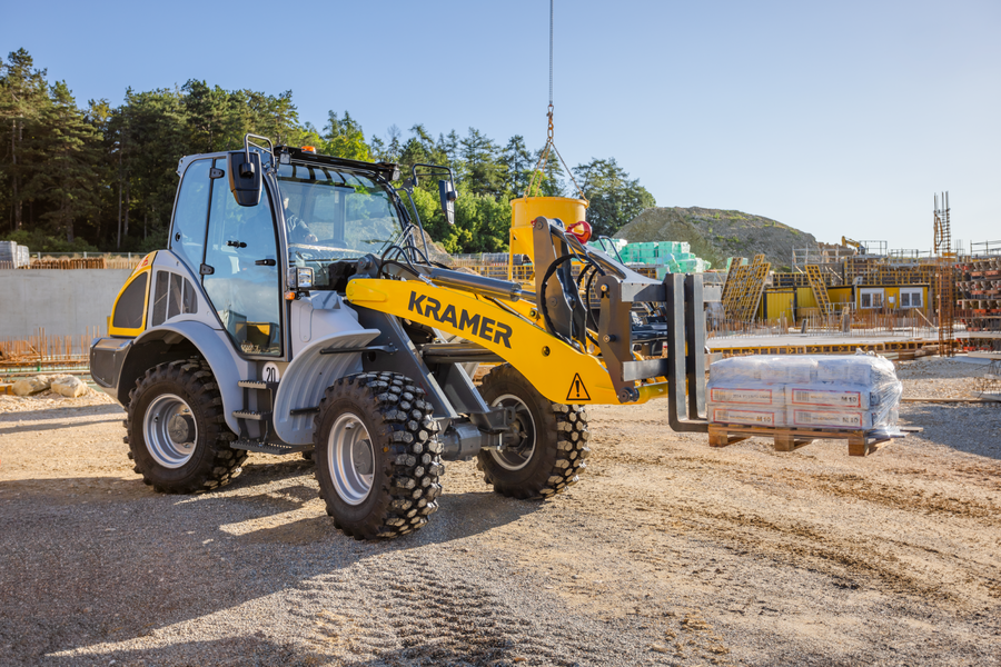 The Kramer wheel loader 8105 while transporting a pallet.