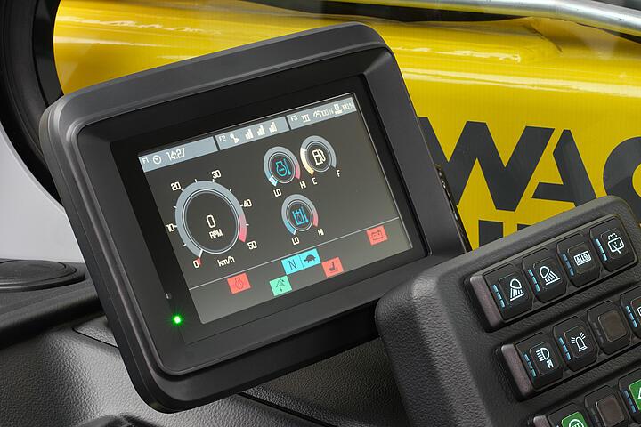 Телескопический погрузчик Wacker Neuson TH625 в студии, демонстрация