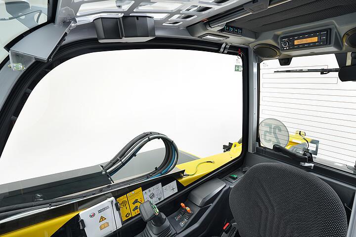 Wacker Neuson telehandler TH412e, View to the right