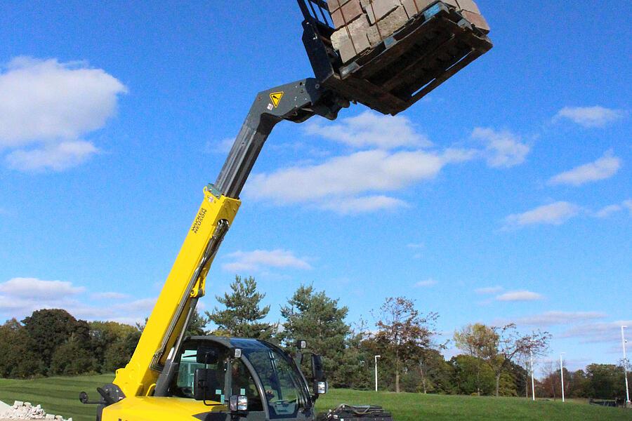 Chariot télescopique TH627 de Wacker Neuson en action.