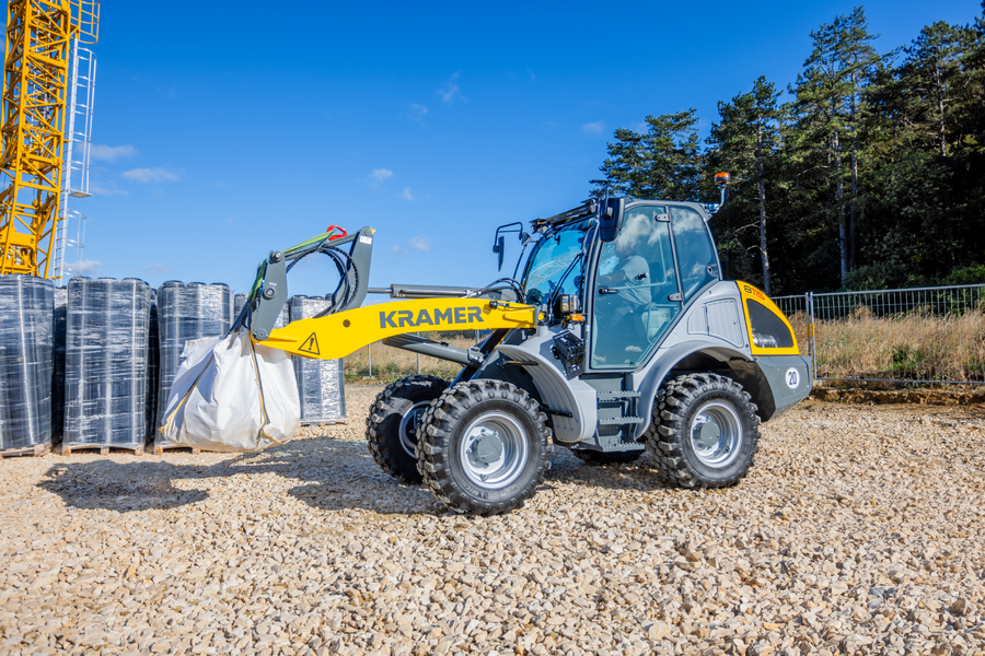 The Kramer wheel loader 8115 while transporting a big bag.