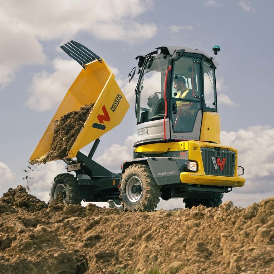 Dumper mit Drehsitz auf einer Baustelle
